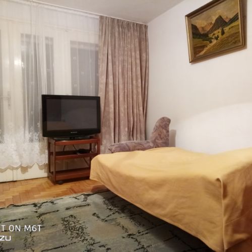 Camera cvadrupla la etaj 