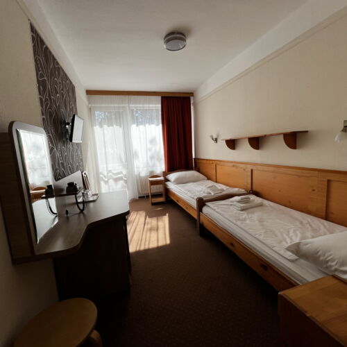 Camera cvadrupla familial(ă) cu baie comună