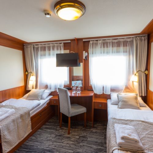 Camera twin standard cu vedere spre rau