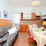 Apartman s klimatizací s terasou pro 3 os. s 1 ložnicí