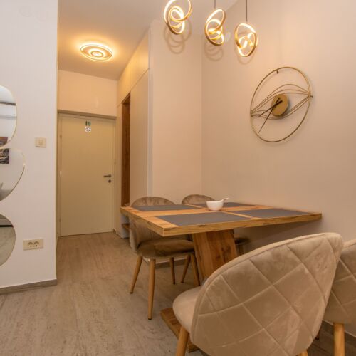 Apartament cu aer condiționat cu vedere spre mare cu 2 camere pentru 3 pers.