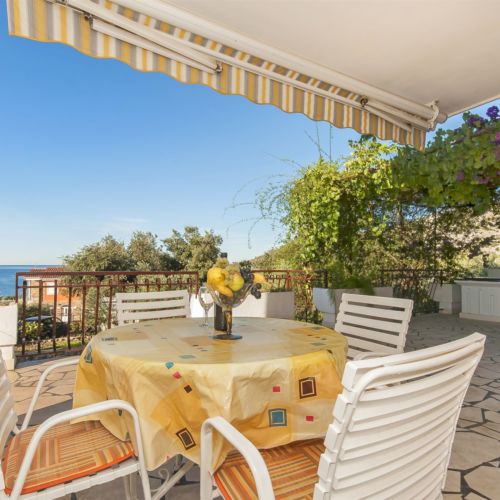 2-Zimmer-Apartment für 4 Personen mit Klimaanlage und Aussicht auf das Meer