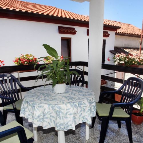 Apartament cu aer condiționat cu vedere spre mare cu 2 camere pentru 3 pers.