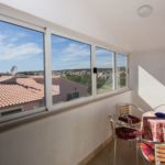 Klimatiziran Mali balkon apartman za 5 osoba(e) sa 3 spavaće(om) sobe(om)