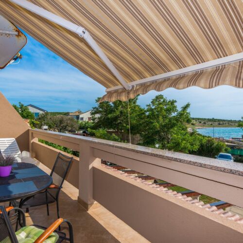 Apartament cu aer condiționat cu vedere spre mare cu 4 camere pentru 7 pers.