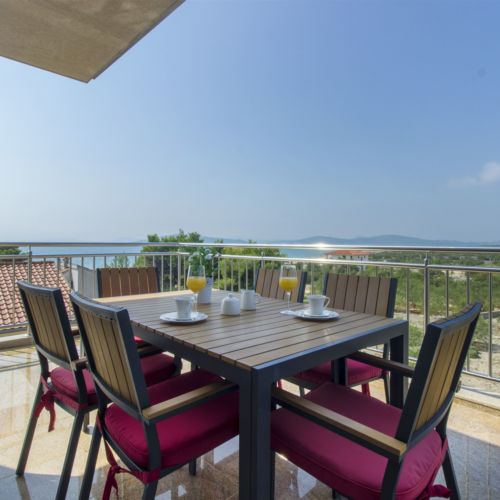 Apartament 6-osobowy z klimatyzacją z widokiem na morze z 3 pomieszczeniami sypialnianymi