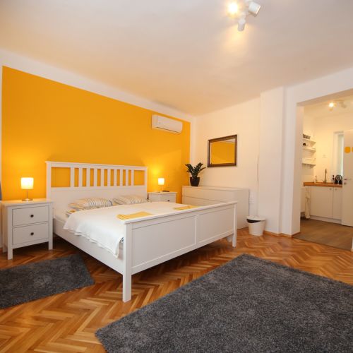 Apartament la etaj 