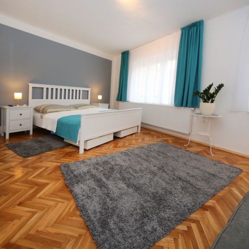 Apartament la etaj 