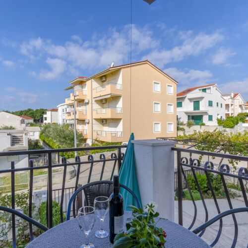 Apartament cu aer condiționat cu vedere spre mare cu 2 camere pentru 4 pers.