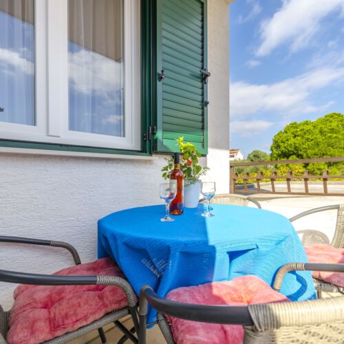 Apartament cu aer condiționat cu vedere spre mare cu 2 camere pentru 4 pers.