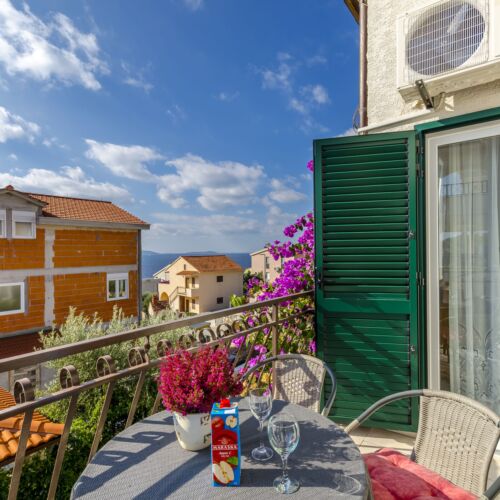 Apartament cu aer condiționat cu vedere spre mare cu 2 camere pentru 4 pers.