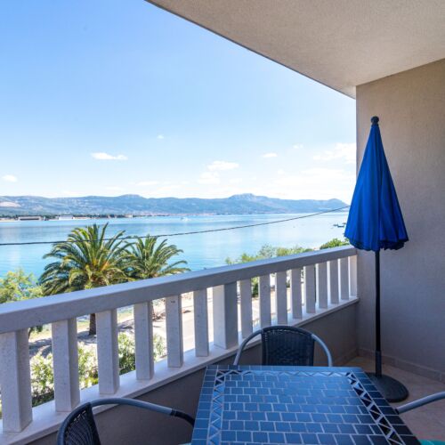 Apartament cu aer condiționat cu vedere spre mare cu 2 camere pentru 4 pers.