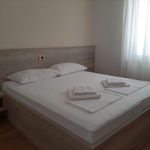 Apartament 3-osobowy z klimatyzacją na parterze z 2 pomieszczeniami sypialnianymi