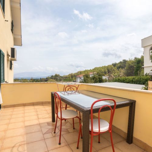 Apartament cu aer condiționat cu vedere spre mare cu 3 camere pentru 7 pers.