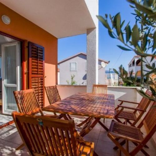 Apartament cu aer condiționat cu vedere spre mare cu 3 camere pentru 6 pers.