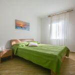 Apartmán s klimatizáciou s terasou s manželskou posteľou s 1 spálňou (s možnosťou prístelky)