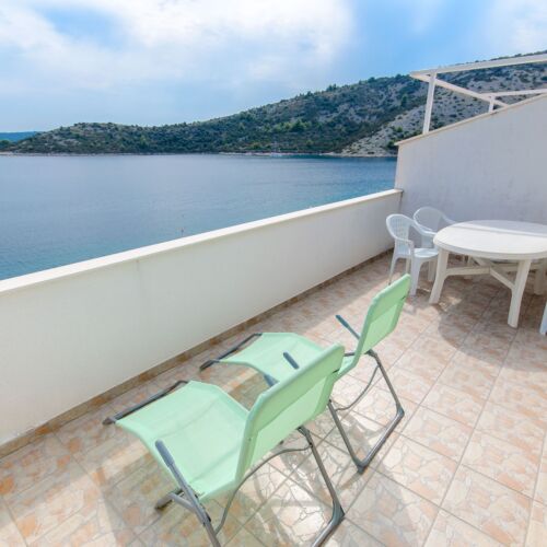 Sea View 3-Room Air Conditioned Apartment for 5 Persons