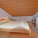 Tetőtéri légkondicionált kétágyas szoba