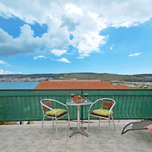 Apartament cu aer condiționat cu vedere spre mare cu 1 camera pentru 2 pers.