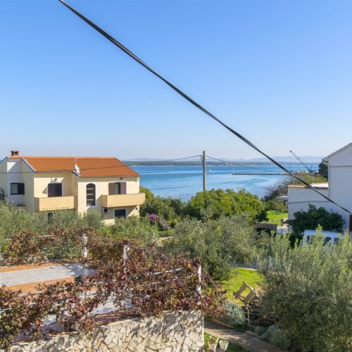 Apartament cu aer condiționat cu vedere spre mare cu 3 camere pentru 6 pers.