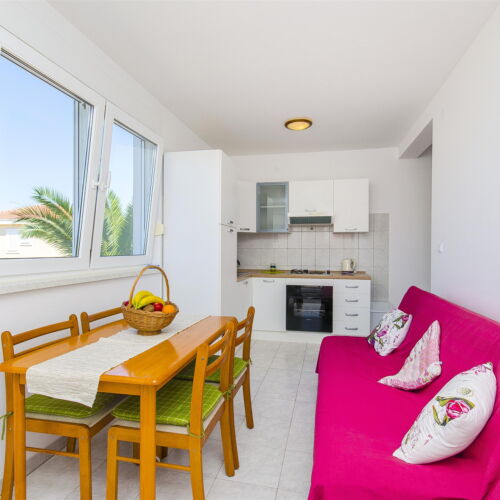 Apartament cu aer condiționat cu vedere spre mare cu 3 camere pentru 6 pers.