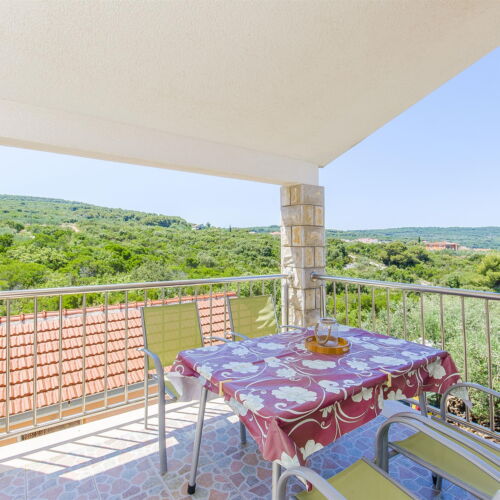 Apartament cu aer condiționat cu vedere spre mare cu 3 camere pentru 6 pers.