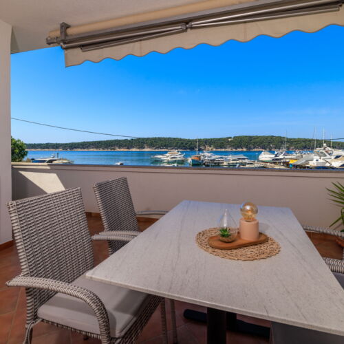 Apartament cu aer condiționat cu vedere spre mare cu 1 camera pentru 2 pers.