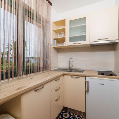 Apartament la etaj cu aer condiționat cu 1 camera pentru 3 pers.