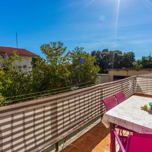 Apartament cu aer condiționat cu vedere spre mare cu 2 camere pentru 5 pers.