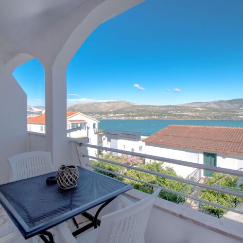 Apartament cu aer condiționat cu vedere spre mare cu 1 camera pentru 2 pers.