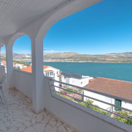 Apartament cu aer condiționat cu vedere spre mare cu 3 camere pentru 5 pers.