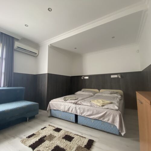 Casă de vacanță la parter cu aer condiționat pentru 8 pers. (se inchirieaza doar integral) (se poate solicita pat suplimentar)