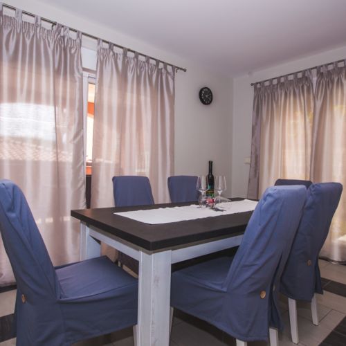 Apartament 8-osobowy na parterze 