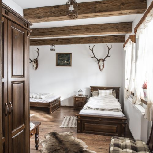 Camera twin la parter accesibil(a) persoanelor cu dizabilitati (se poate solicita pat suplimentar)