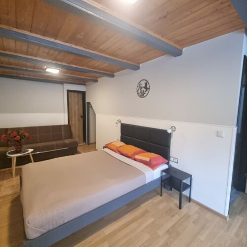 Pokoj pro 4 os. s výhledem na řeku na poschodí