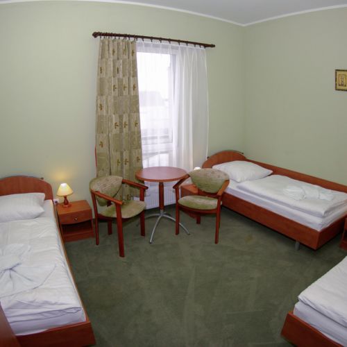 Upstairs Triple Room ensuite