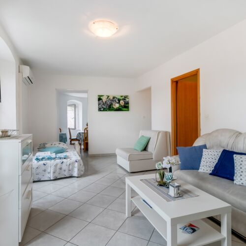 Apartament 3-osobowy z klimatyzacją z balkonem z 1 pomieszczeniem sypialnianym A-8053-a