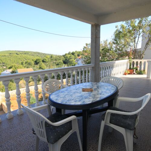 Apartament cu aer condiționat cu terasă cu 2 camere pentru 4 pers. A-8836-a