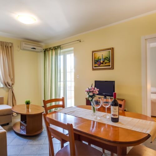 Apartament 5-osobowy z klimatyzacją z widokiem na morze z 2 pomieszczeniami sypialnianymi A-2505-c