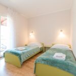 Tengerre néző légkondicionált 6 fős apartman 3 hálótérrel A-6319-c