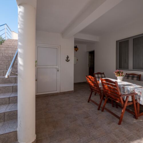 2-Zimmer-Apartment für 5 Personen mit Klimaanlage und Terasse A-5838-d