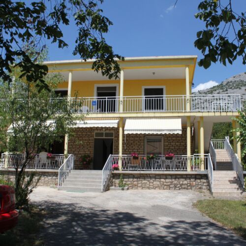 Apartament 3-osobowy z klimatyzacją z balkonem z 2 pomieszczeniami sypialnianymi A-6623-c