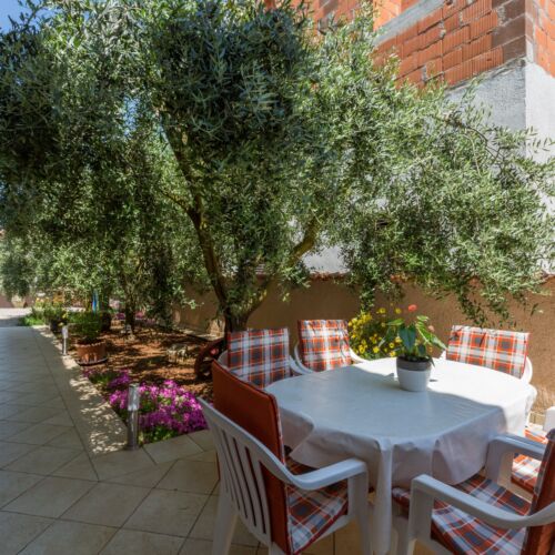 Apartament cu aer condiționat cu terasă cu 2 camere pentru 5 pers. A-6948-b