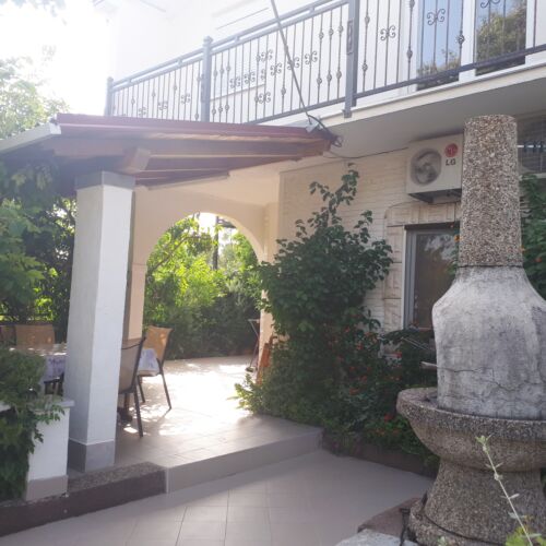 Apartament 4-osobowy z klimatyzacją z tarasem z 2 pomieszczeniami sypialnianymi A-11848-b