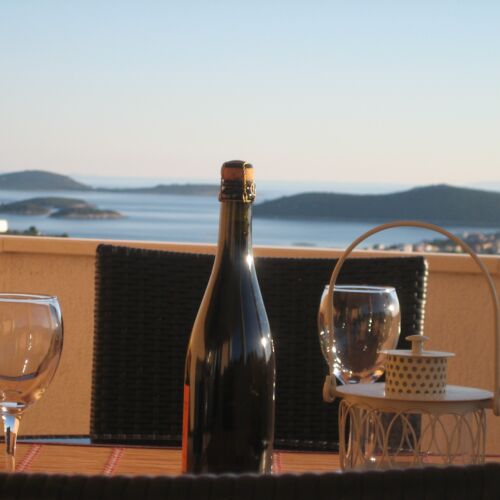 Sea View 1-Room Air Conditioned Apartment for 4 Persons A-11470-a