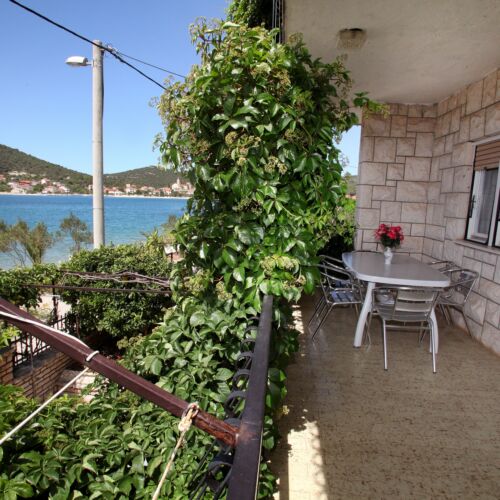 Sea View 3-Room Air Conditioned Apartment for 6 Persons A-4892-a