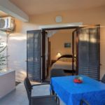 Apartman s klimatizací s terasou s manželskou postelí s 1 ložnicí AS-8241-a