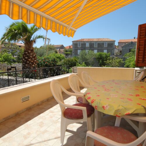 Apartament 5-osobowy z klimatyzacją z tarasem z 2 pomieszczeniami sypialnianymi A-8088-b