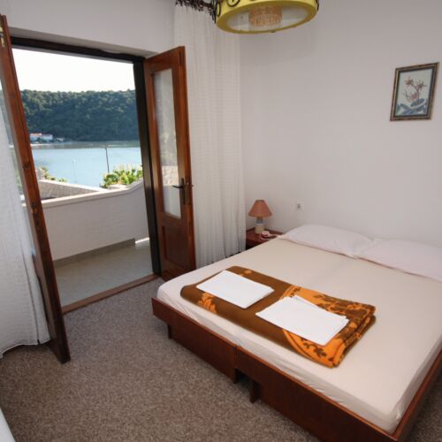 Apartament 8-osobowy z klimatyzacją z widokiem na morze z 4 pomieszczeniami sypialnianymi A-5051-a