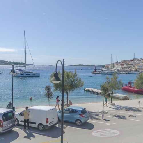 Apartament cu aer condiționat cu vedere spre mare cu 2 camere pentru 4 pers.